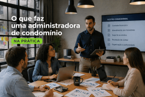 Reunião de gestão condominial com equipe analisando dados financeiros e operação de condomínio em São Paulo